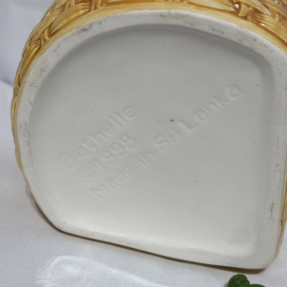 VTG 1998 Bathelle Christmas Toilet Brush Holder & Brush Ceramic Holiday New‎